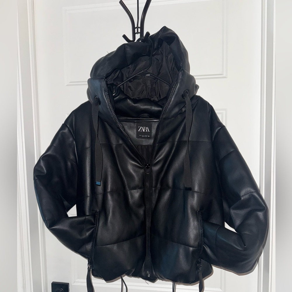 Manteau en style cuir de grande qualité de Zara